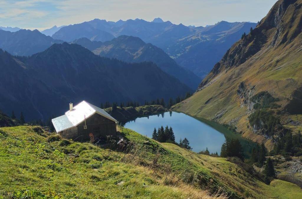 Seealpsee am Nebelhorn mit Höfatsblick